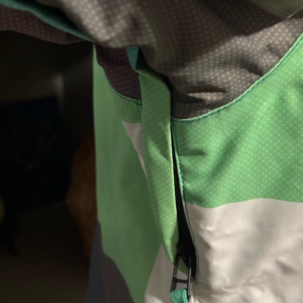 SOLD O'Neill Women's Blue and Green Plaid Ski Jacket - Picture 10 of 16